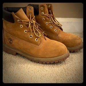 Size 6 women’s timberland boots